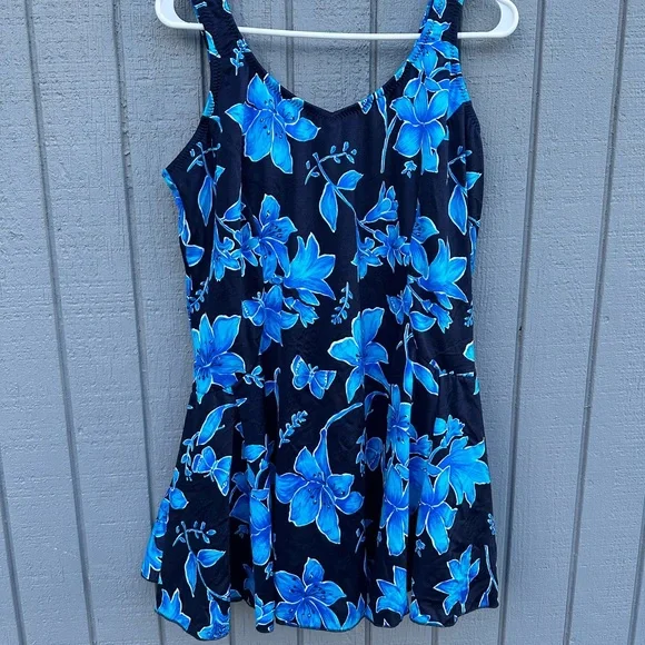 Ladies Swimsuit with Skirt - Picture 2 of 14